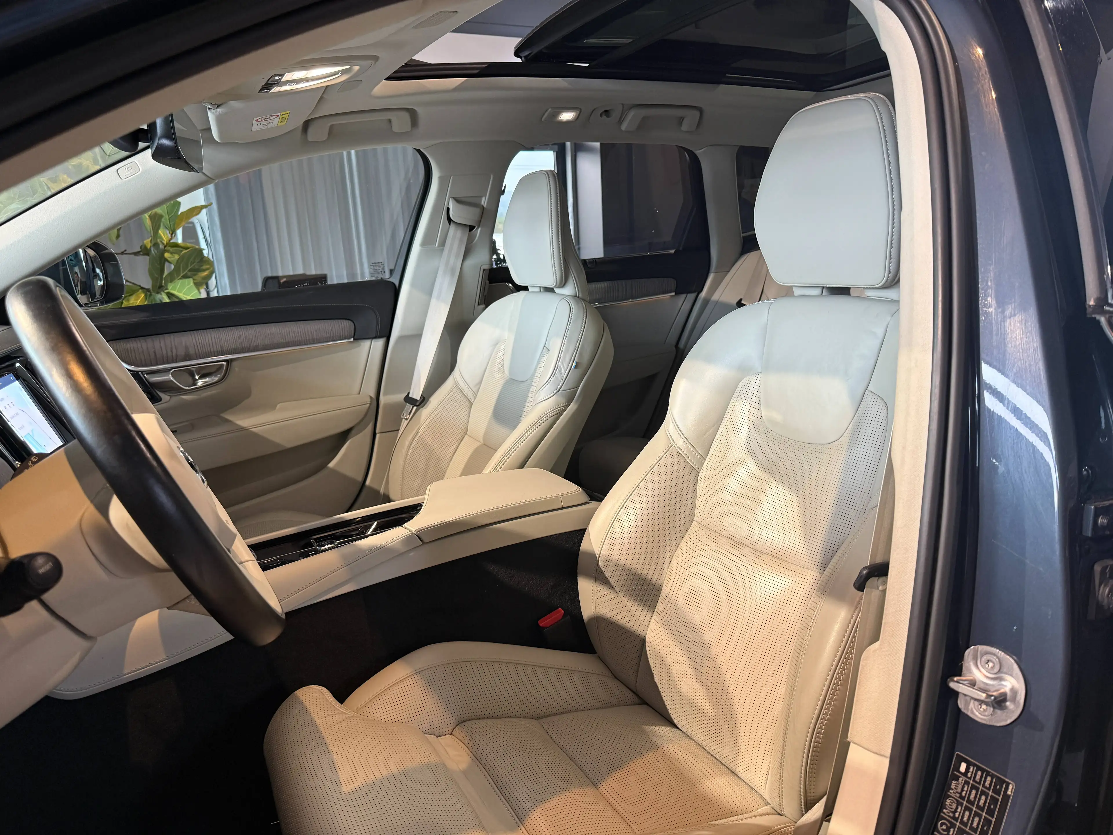 Volvo V90 Cross Country B5 Ultimate AWD Head-Up-Panorama-AHK-Sitzbelüftung — photo 9