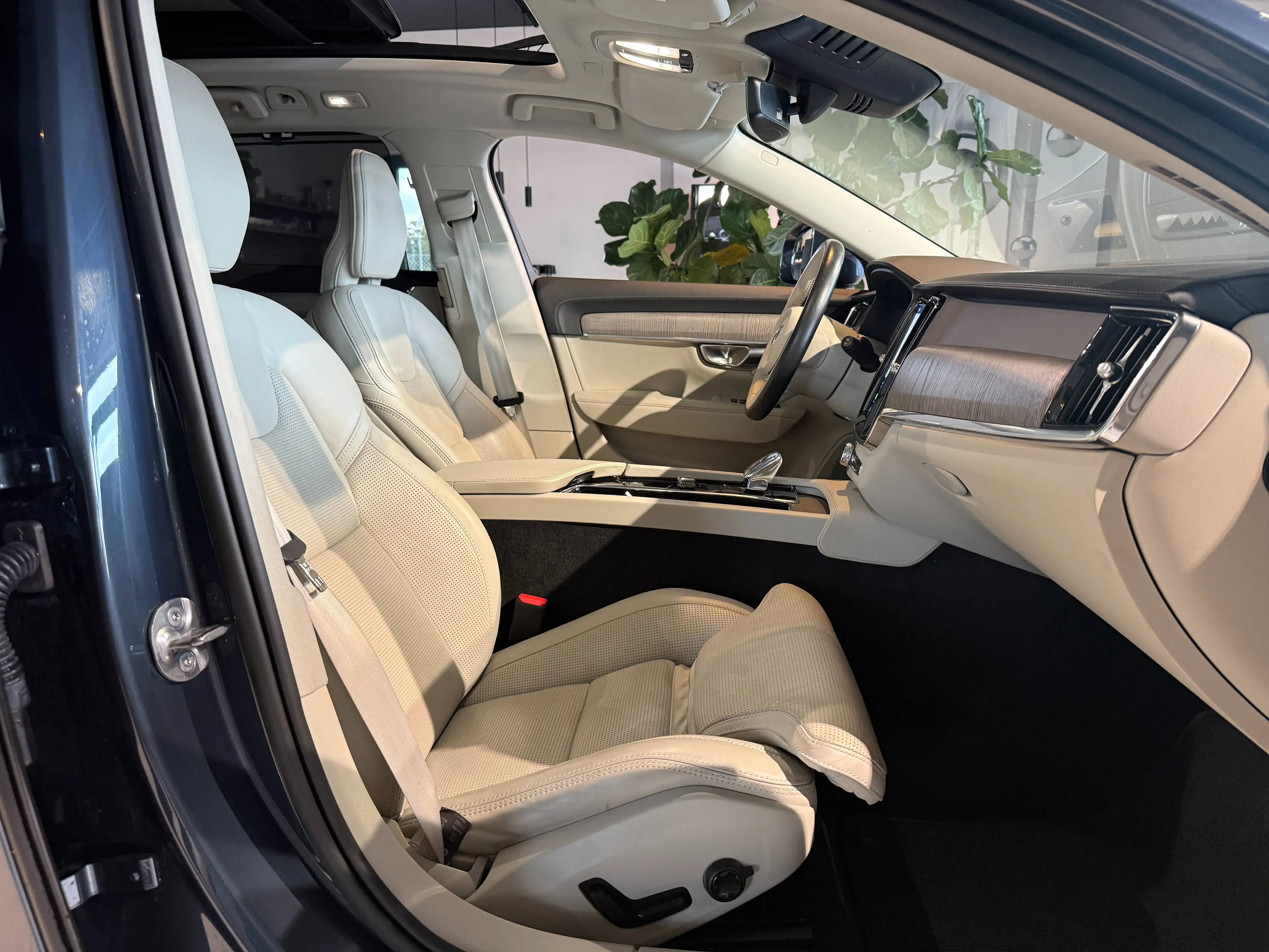 Volvo V90 Cross Country B5 Ultimate AWD Head-Up-Panorama-AHK-Sitzbelüftung — photo 12