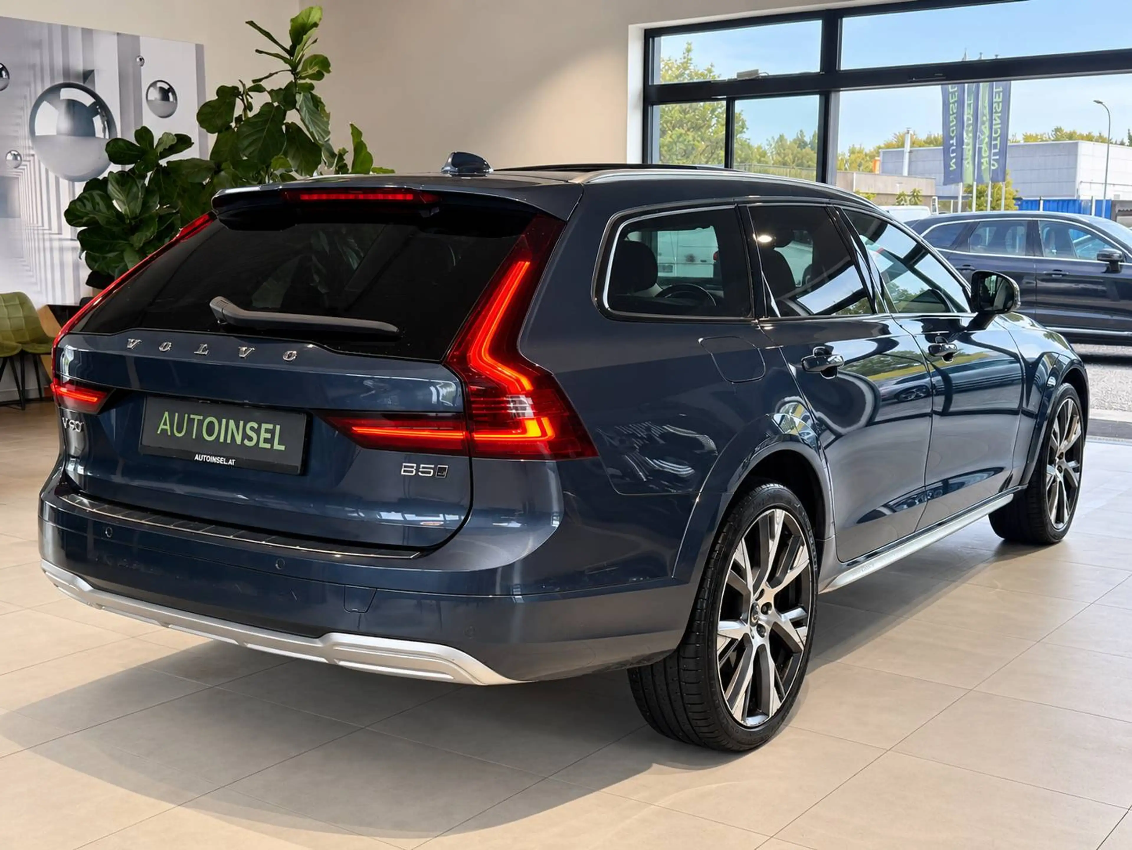 Volvo V90 Cross Country B5 Ultimate AWD Head-Up-Panorama-AHK-Sitzbelüftung — photo 5