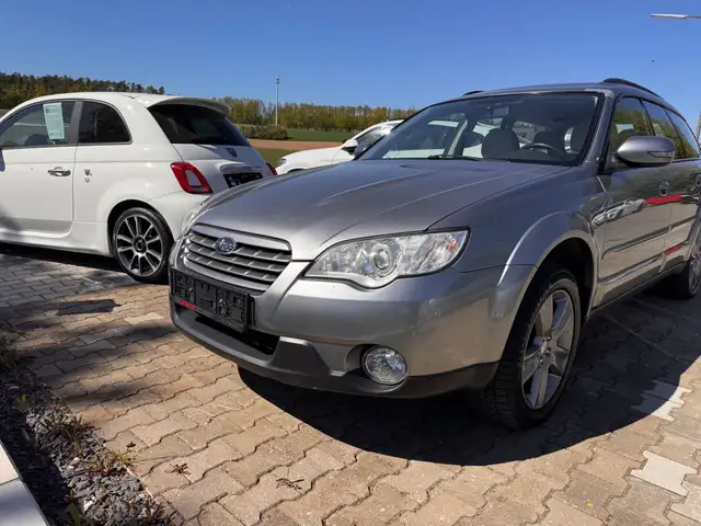 Subaru Legacy Outback 2.5i Outback 4x4 Leder beide TÜV