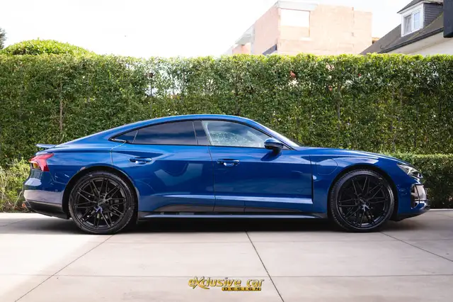 Audi E-Tron GT view 4