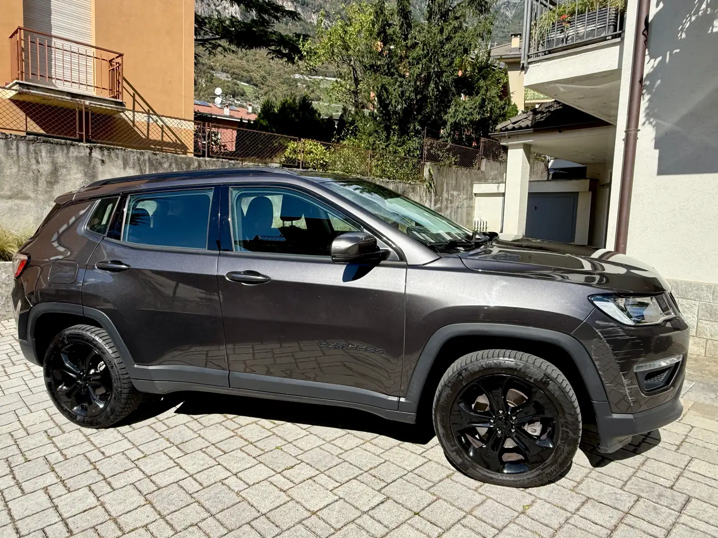 Jeep Compass 2.0 mjt Night Eagle 4wd 140cv auto my19 Grigio - 2