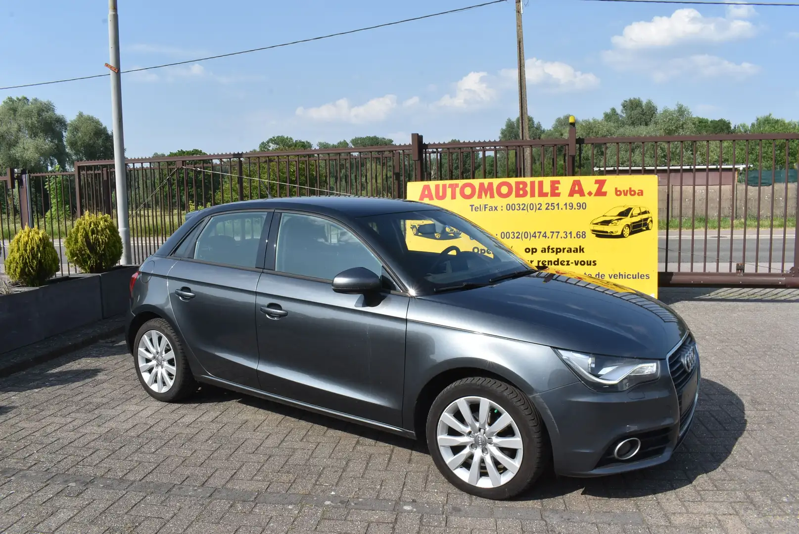 Audi A1 Sportback 1.6 TDi Attraction ***DESTOCKAGE B2B*** Gris - 1