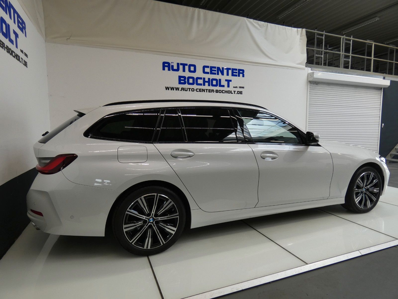 BMW 320 d xDrive*HUD*ACC*Panorama*AHK*Harman — photo 8