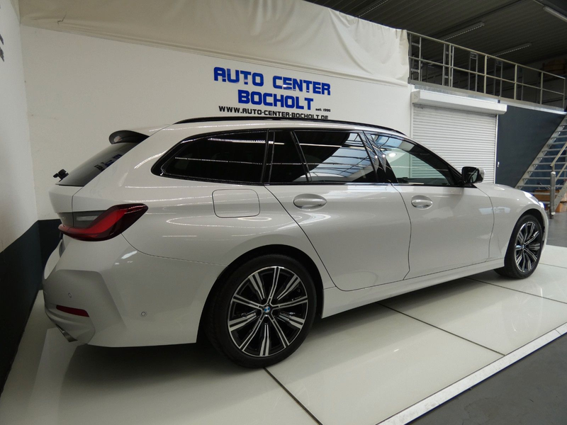 BMW 320 d xDrive*HUD*ACC*Panorama*AHK*Harman — photo 9
