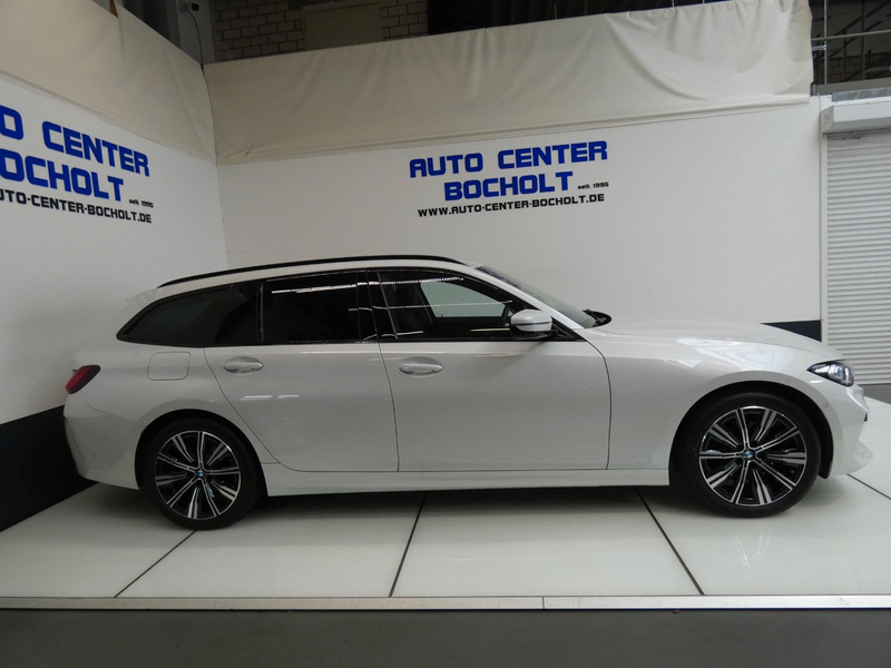 BMW 320 d xDrive*HUD*ACC*Panorama*AHK*Harman — photo 5