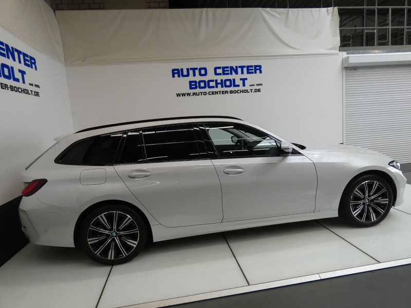 BMW 320 d xDrive*HUD*ACC*Panorama*AHK*Harman — photo 7