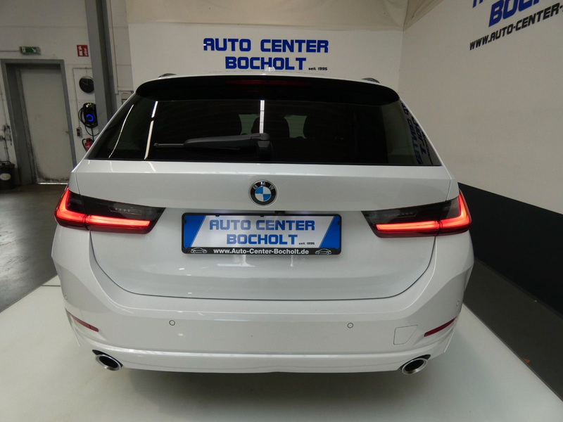 BMW 320 d xDrive*HUD*ACC*Panorama*AHK*Harman — photo 2