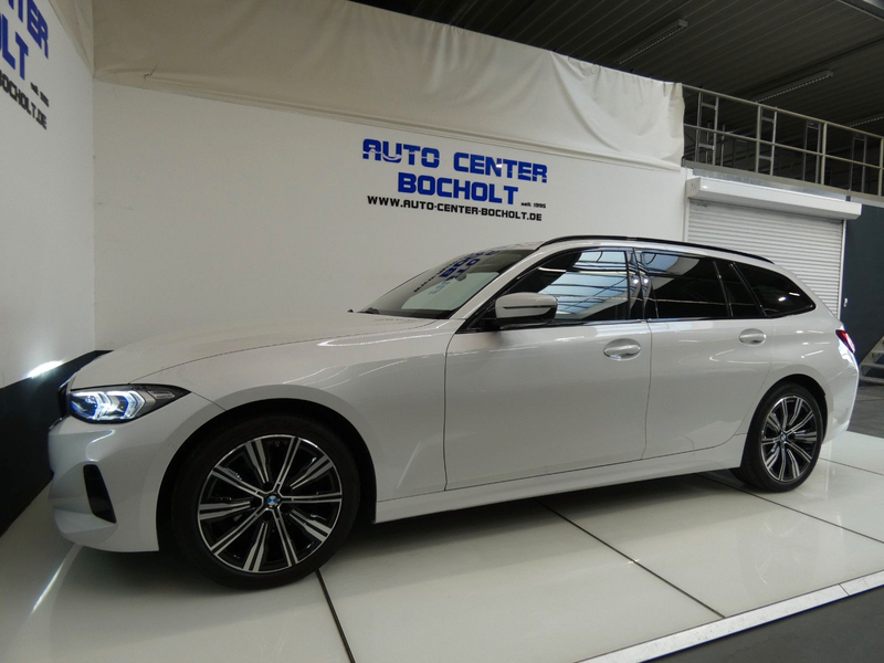 BMW 320 d xDrive*HUD*ACC*Panorama*AHK*Harman — photo 11