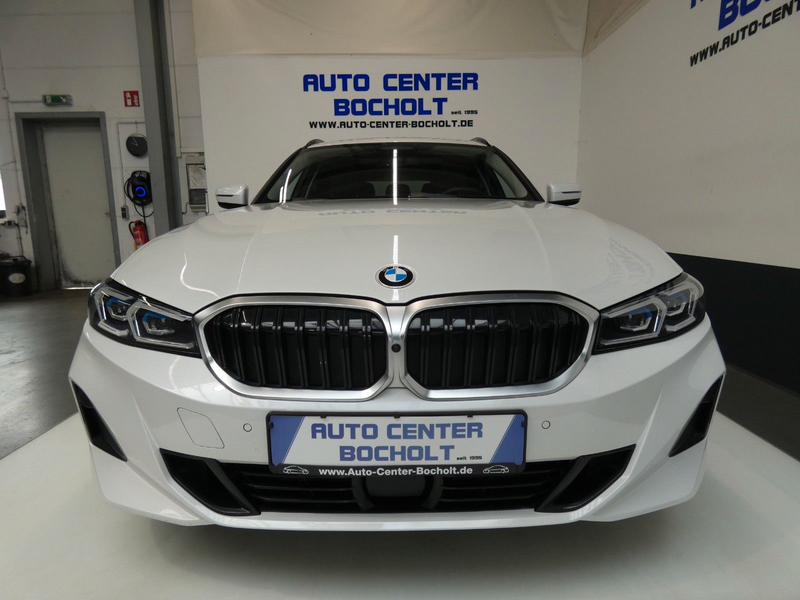 BMW 320 d xDrive*HUD*ACC*Panorama*AHK*Harman