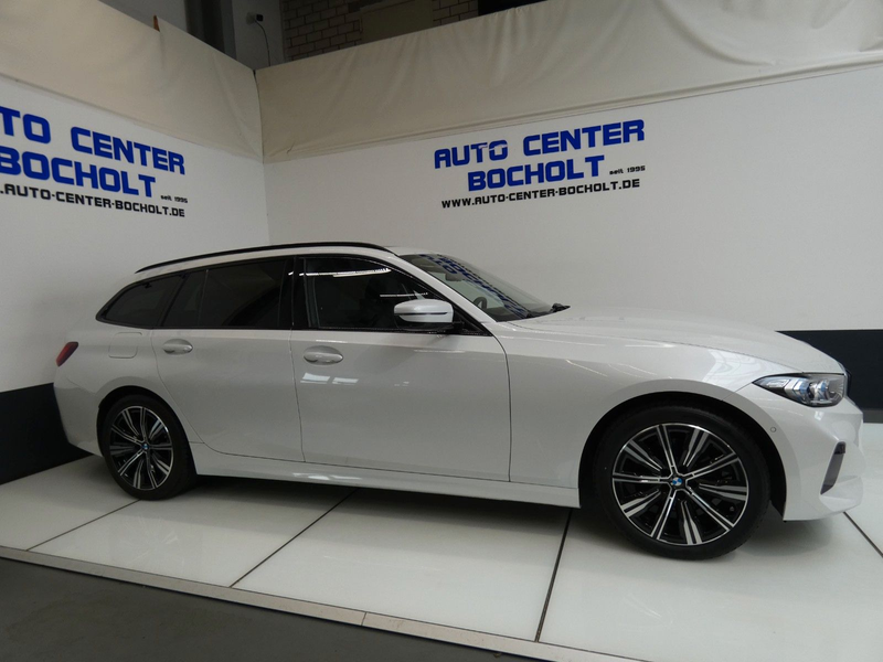 BMW 320 d xDrive*HUD*ACC*Panorama*AHK*Harman — photo 4