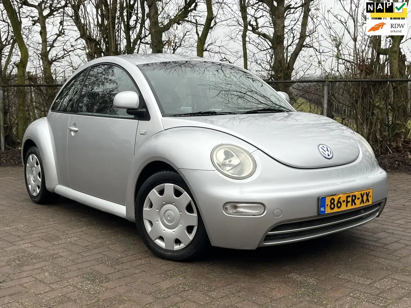 Volkswagen New Beetle 2.0 Highline Grau - 1