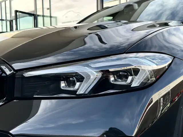 BMW 3 Series view 11