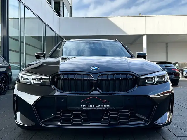 BMW 3 Series view 5