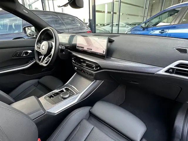 BMW 3 Series view 15