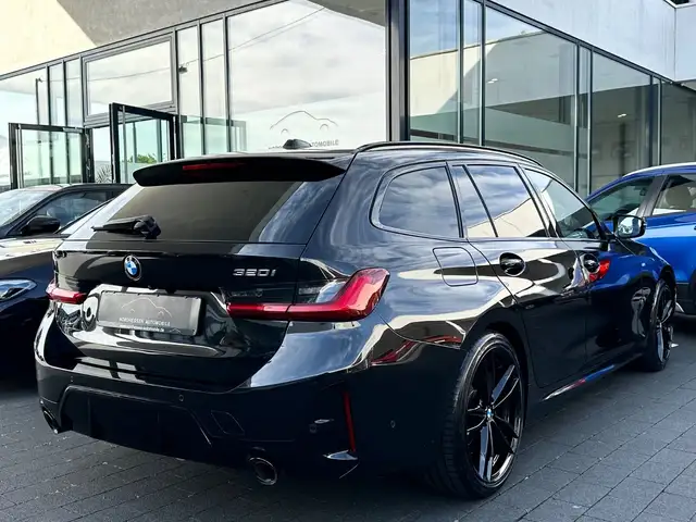 BMW 3 Series view 4