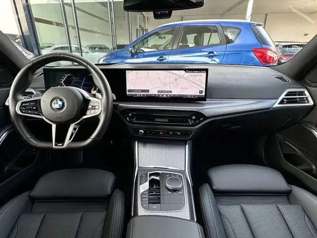 BMW 3 Series view 14