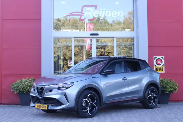 Alfa Romeo Junior 1.2 145PK IBRIDA SPECIALE | PANORAMA SCHUIF/KANTEL