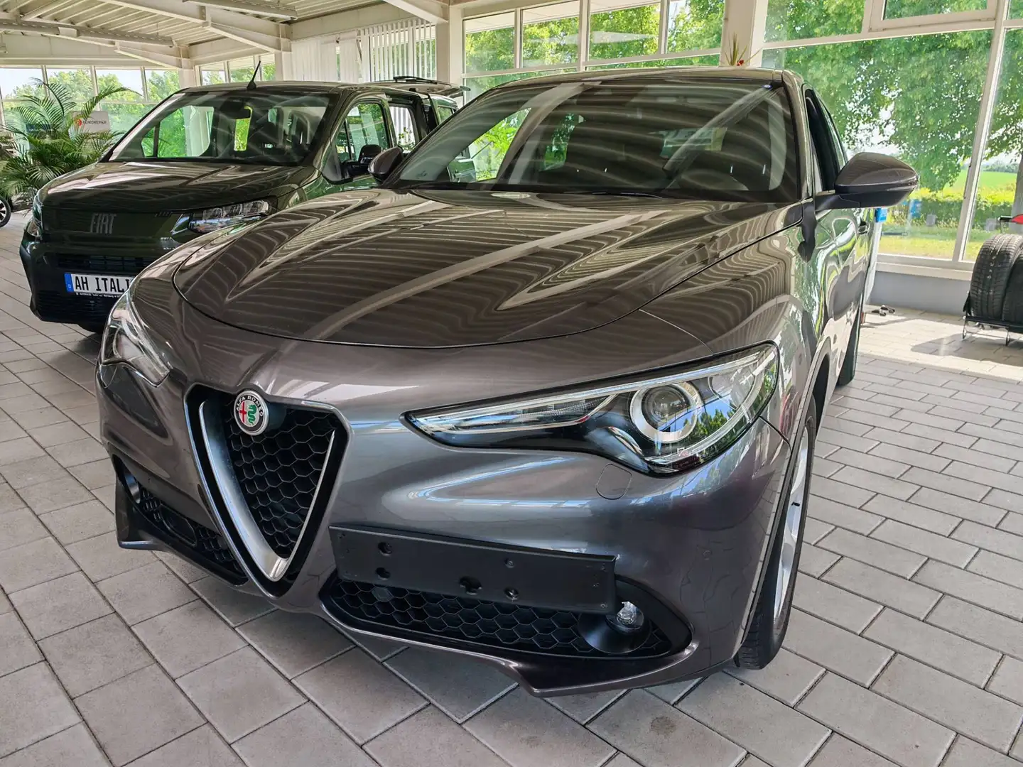 Alfa Romeo Stelvio MY18 Super 2.2 Diesel 16V Navi-Xenon-Kamera-PDC Gris - 1