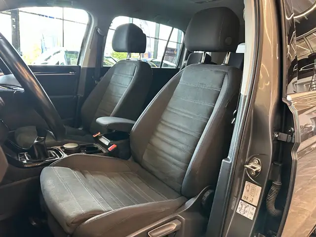 Volkswagen Touran view 9