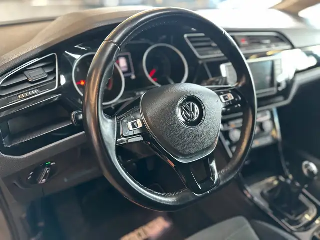 Volkswagen Touran view 11