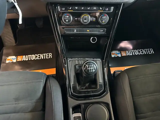 Volkswagen Touran view 10