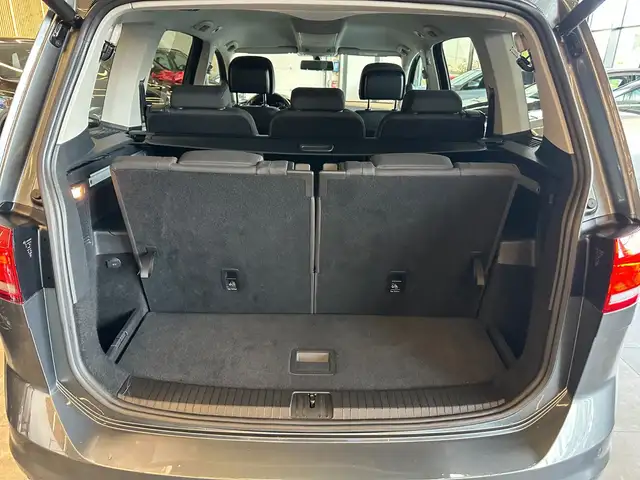 Volkswagen Touran view 6