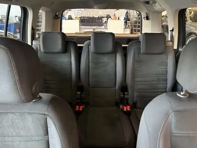 Volkswagen Touran view 12