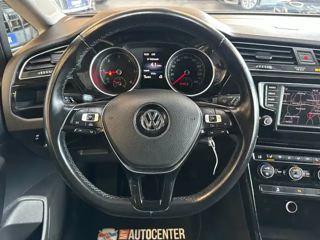 Volkswagen Touran view 8