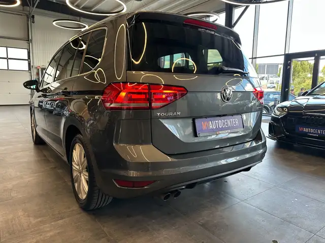 Volkswagen Touran view 5
