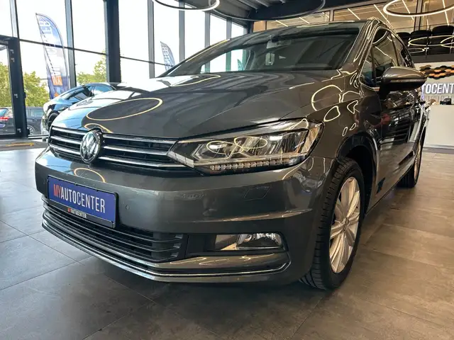Volkswagen Touran view 4