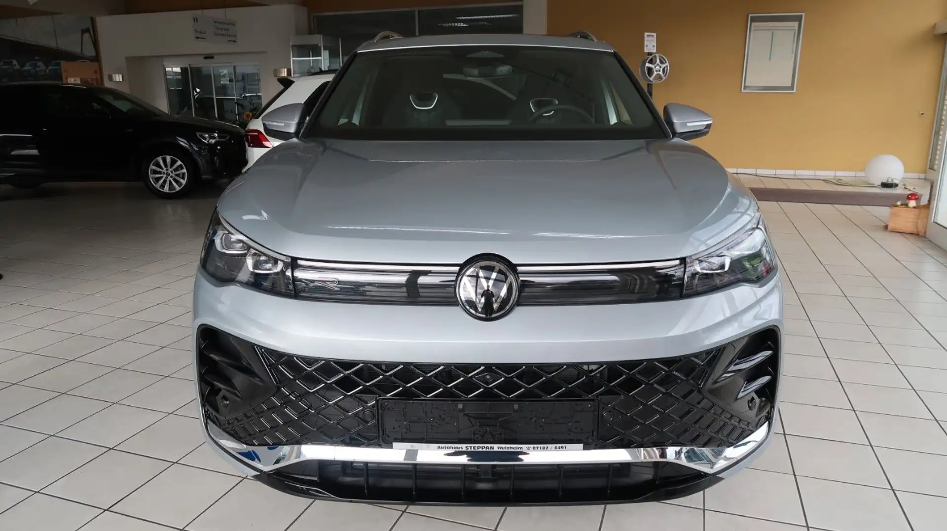 Volkswagen Tiguan 2.0 TDI R-Line 4-Motion +ACC +APP +RFK Silber - 2