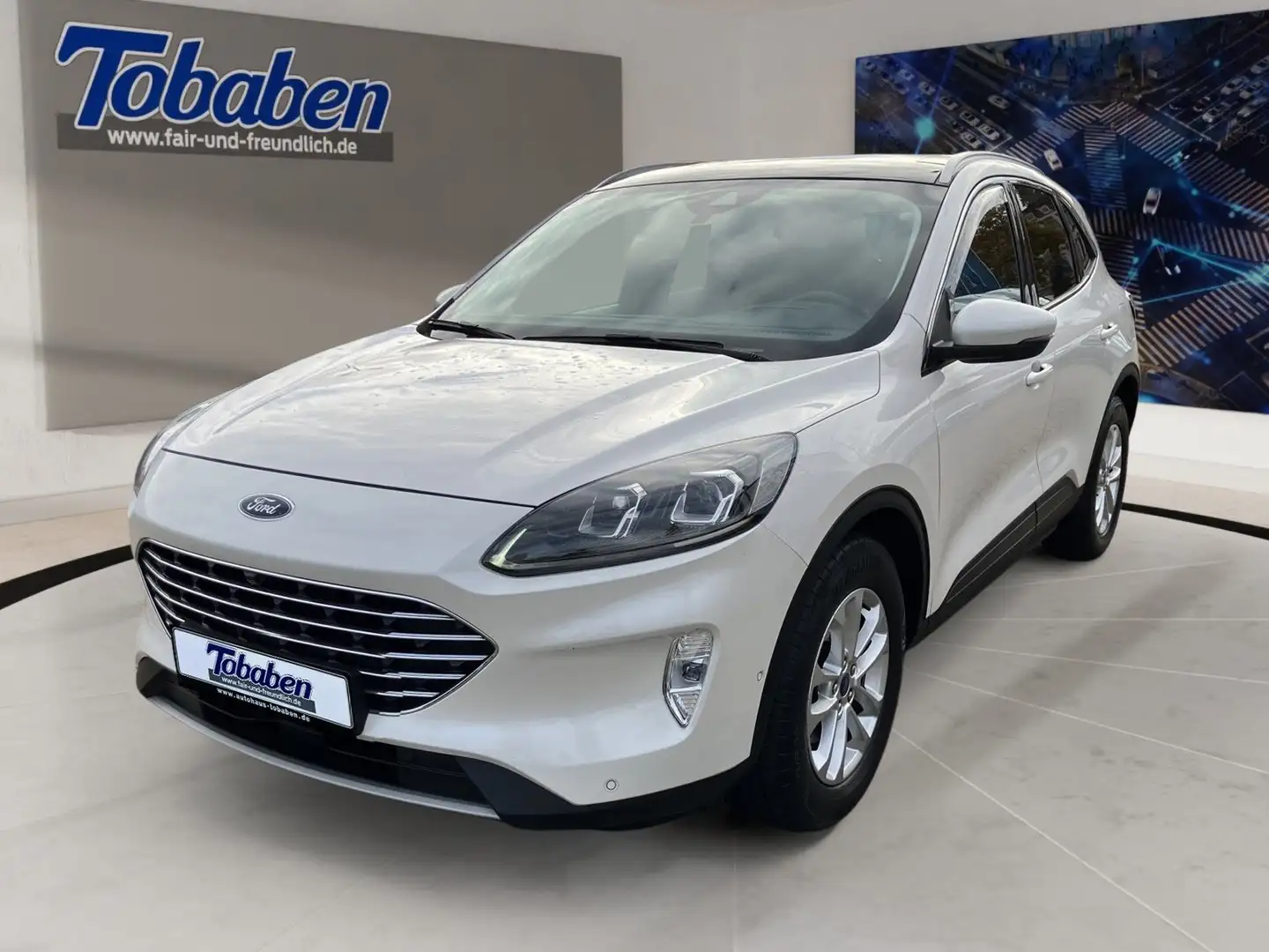 Ford Kuga 1.5 DIESEL Titanium PANO/AUT./NAVI Wit - 1