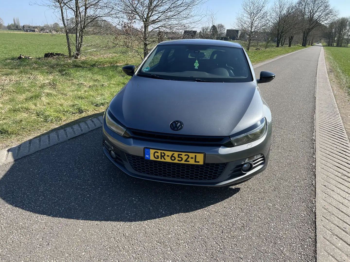 Volkswagen Scirocco 1.4 TSI Edition 160pk Grijs - 2