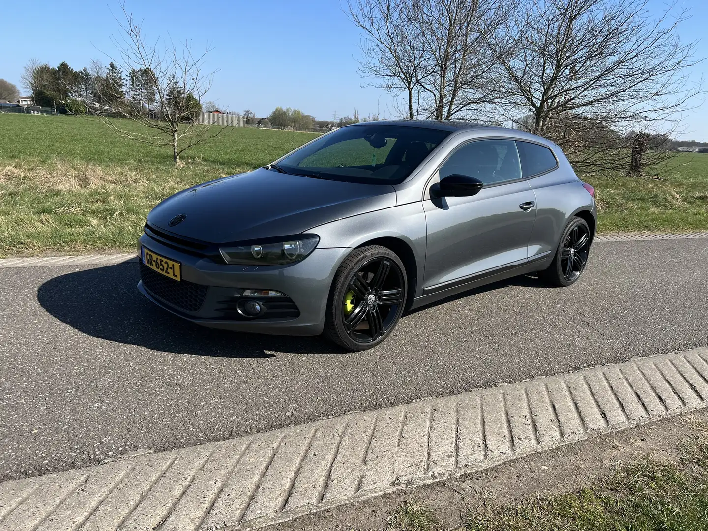 Volkswagen Scirocco 1.4 TSI Edition 160pk Grijs - 1