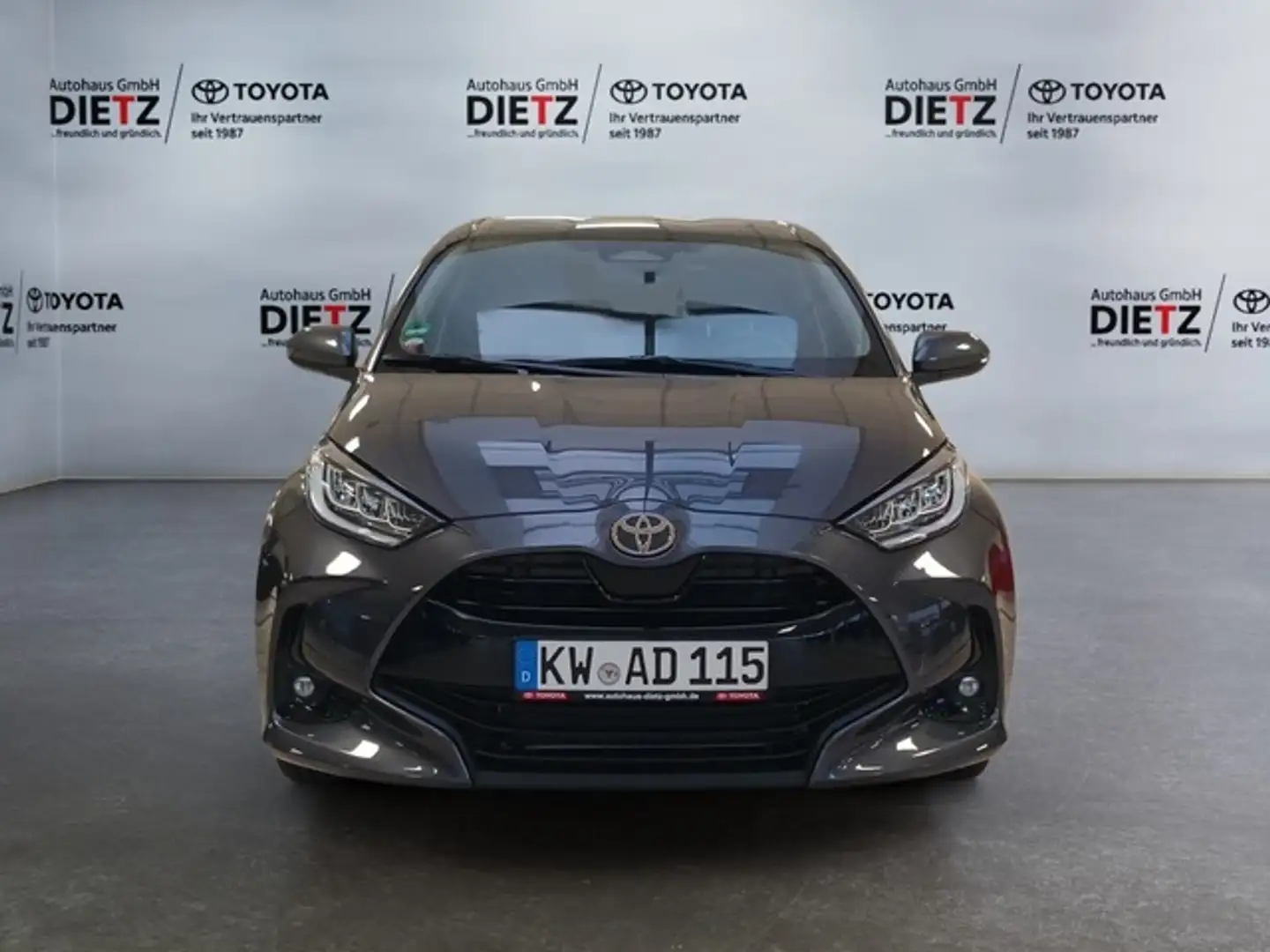 Toyota Yaris 1.5 Hybrid Teamplayer*ACC*KAM*APPLE-CAR Grau - 2