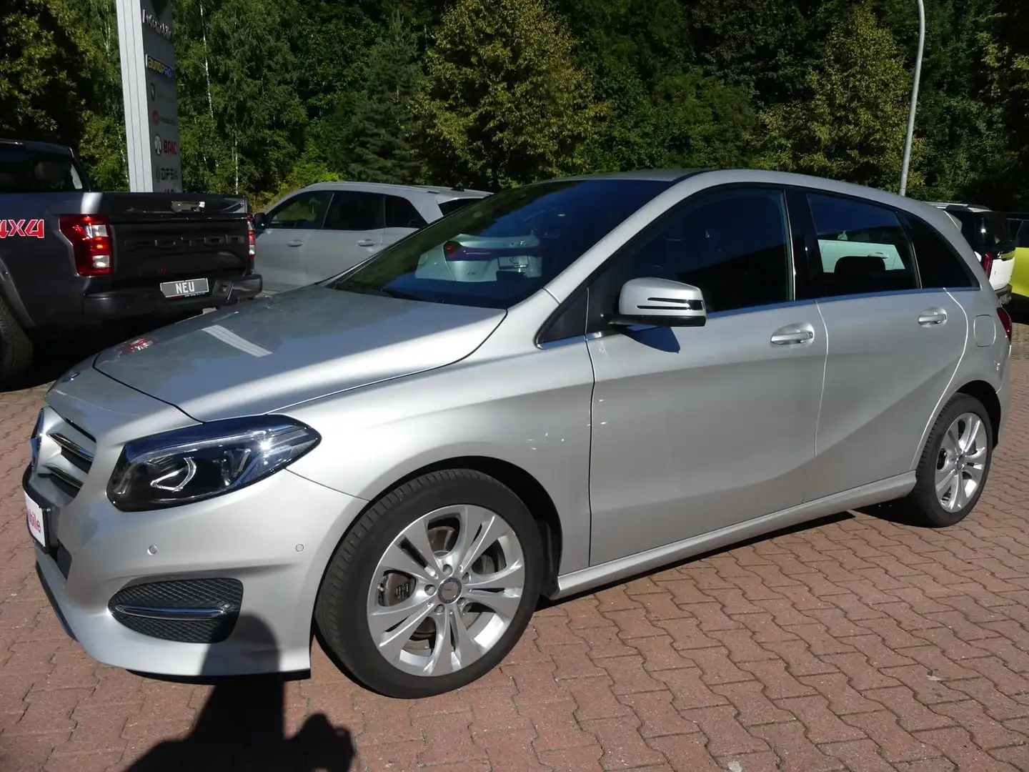 Mercedes-Benz B 200 B200*SHZ*PDC*KAM*NAVI Grau - 1