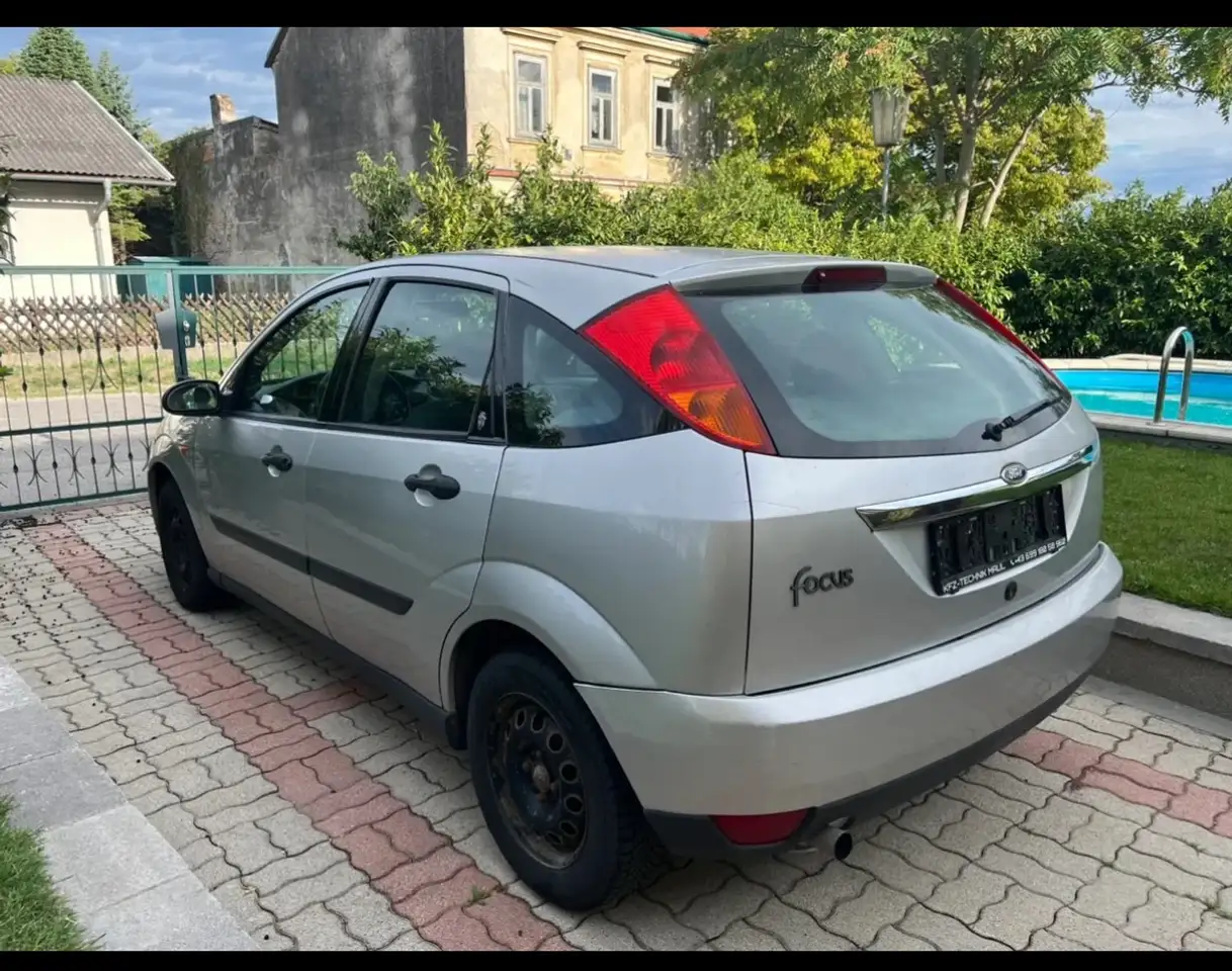 Ford Focus Ghia 1,6, foto 3