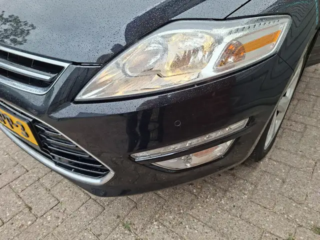 Ford Mondeo view 24