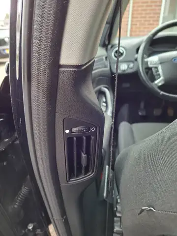 Ford Mondeo view 22