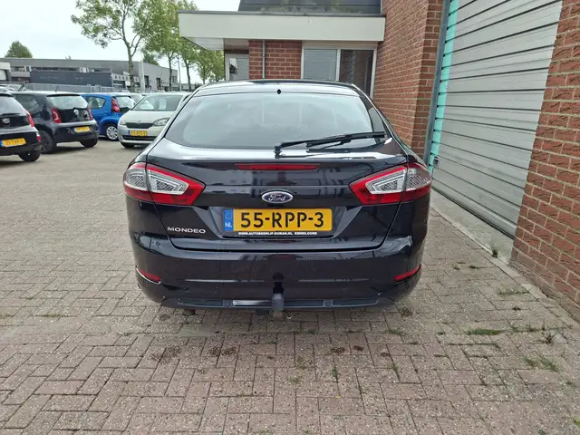 Ford Mondeo view 11