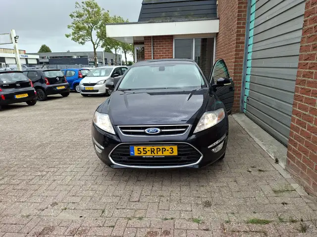 Ford Mondeo view 23