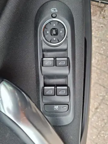 Ford Mondeo view 20
