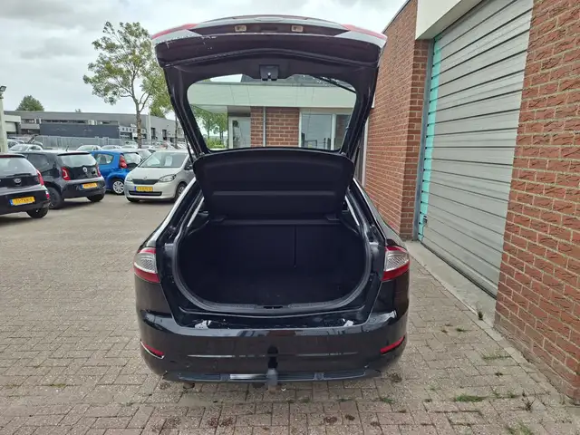 Ford Mondeo view 17