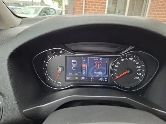 Ford Mondeo view 9