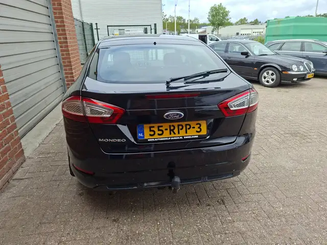 Ford Mondeo view 26
