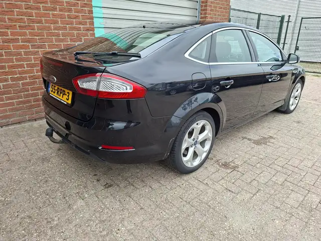 Ford Mondeo view 21