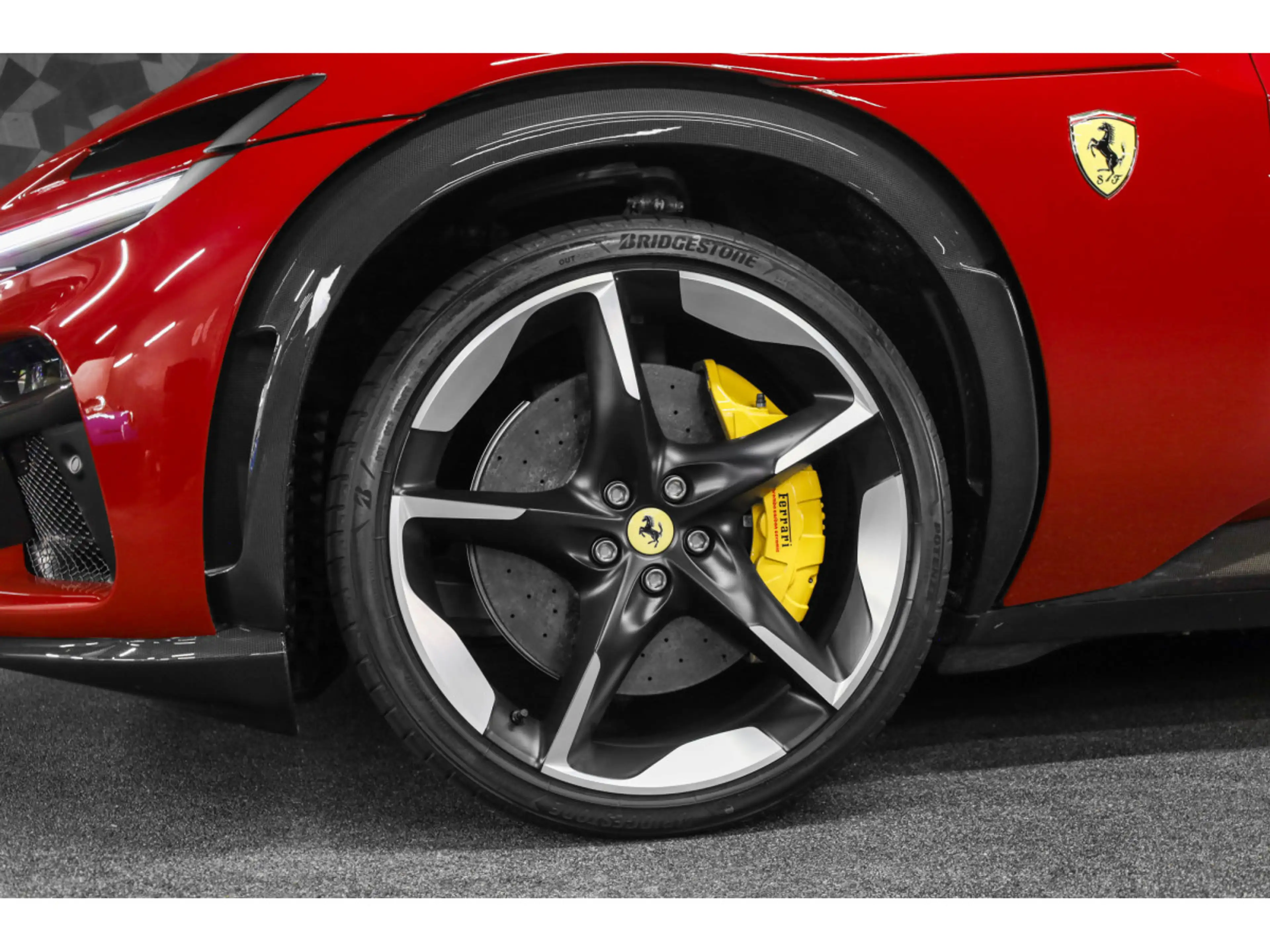 Ferrari Purosangue V12 - ROSSO MUGELLO / FULL CARBONE — photo 11