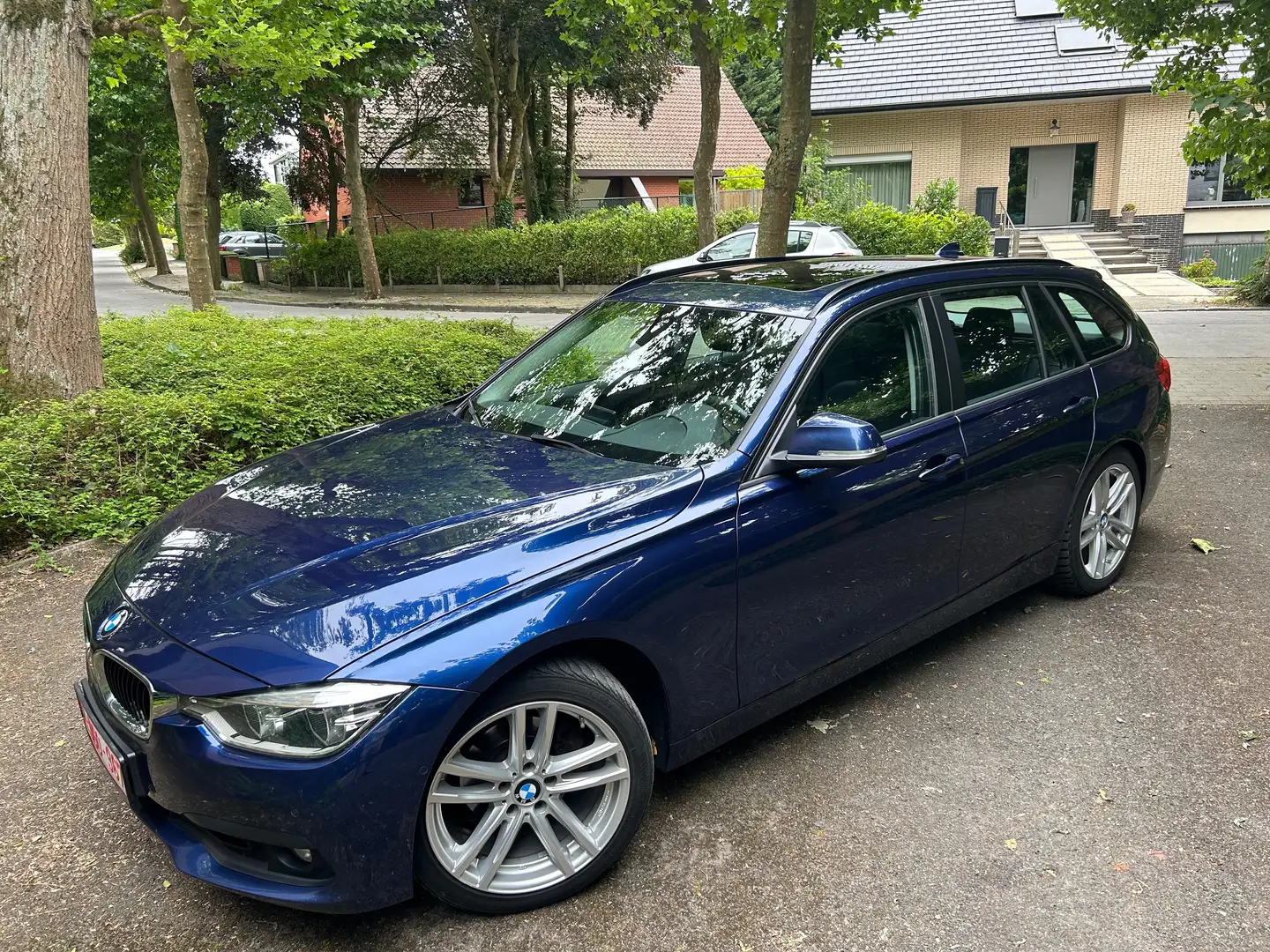 BMW 320 320d Touring Aut. Efficient Dynamics Edition Bleu - 2
