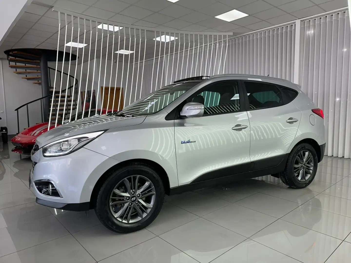 Hyundai iX35 1.7CRDI Tecno Sky 4x2 Grijs - 2